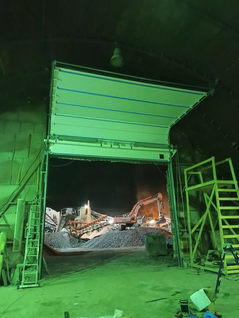 Промышленные секционные ворота ДорХан
